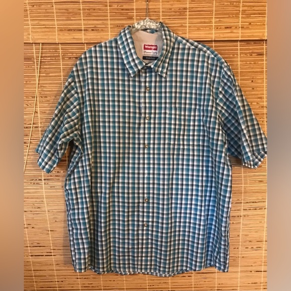 Wrangler 2 Plaid Short Sleeve Button Down Shirts Size Large - Picture 3 of 7